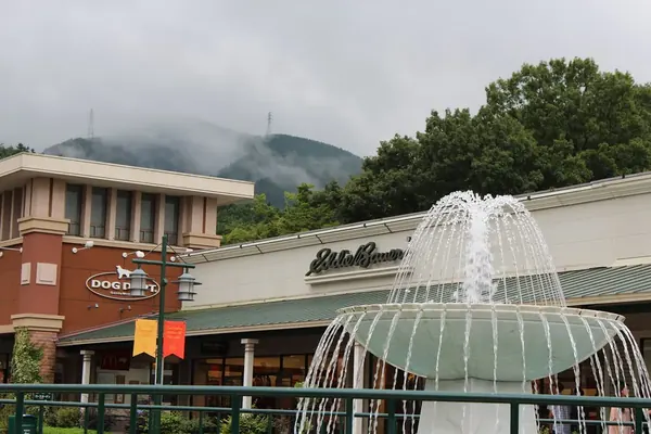 A fountain in front of the outlet stores