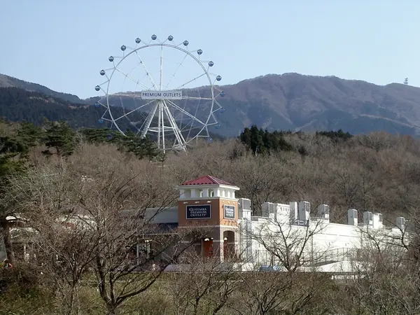 The outlet complex below the Hakone hills (older photo)