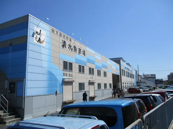 The Shimizu fish market building beside Kashi no Ichi