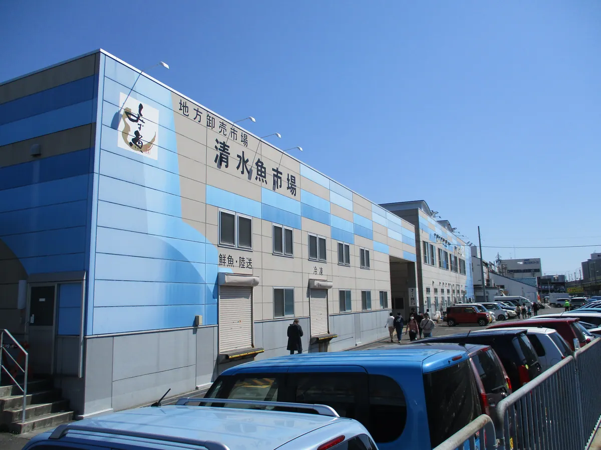 The Shimizu fish market building beside Kashi no Ichi