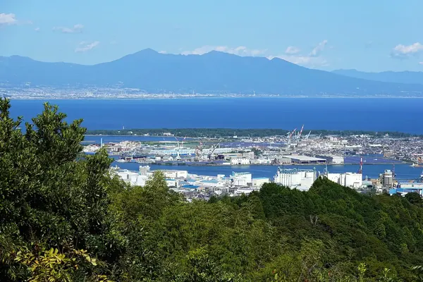 Shimizu port and the Izu Peninsula from Nihondaira