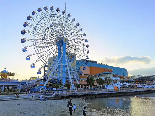Dream Plaza and the small beach, seen from Marine Park