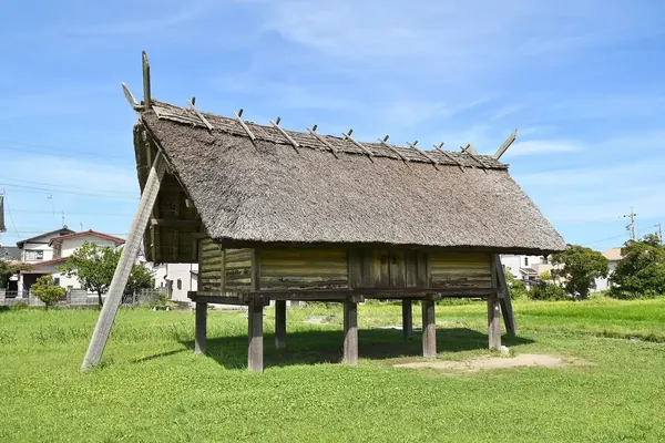 The reconstructed raised ritual hall