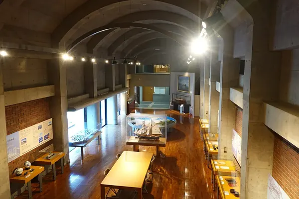 Port history displays in the main hall